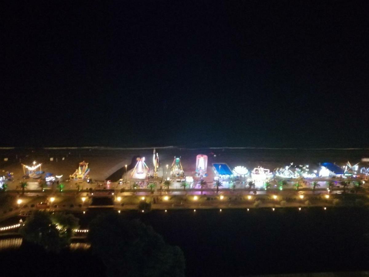 Lamar Hotel Batumi Esterno foto